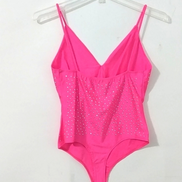 PINK PLUNGE V-NECK SILVER STUDDED SPARKLE THONG BODYSUIT SIZE MEDIUM NWOT - Picture 4 of 5